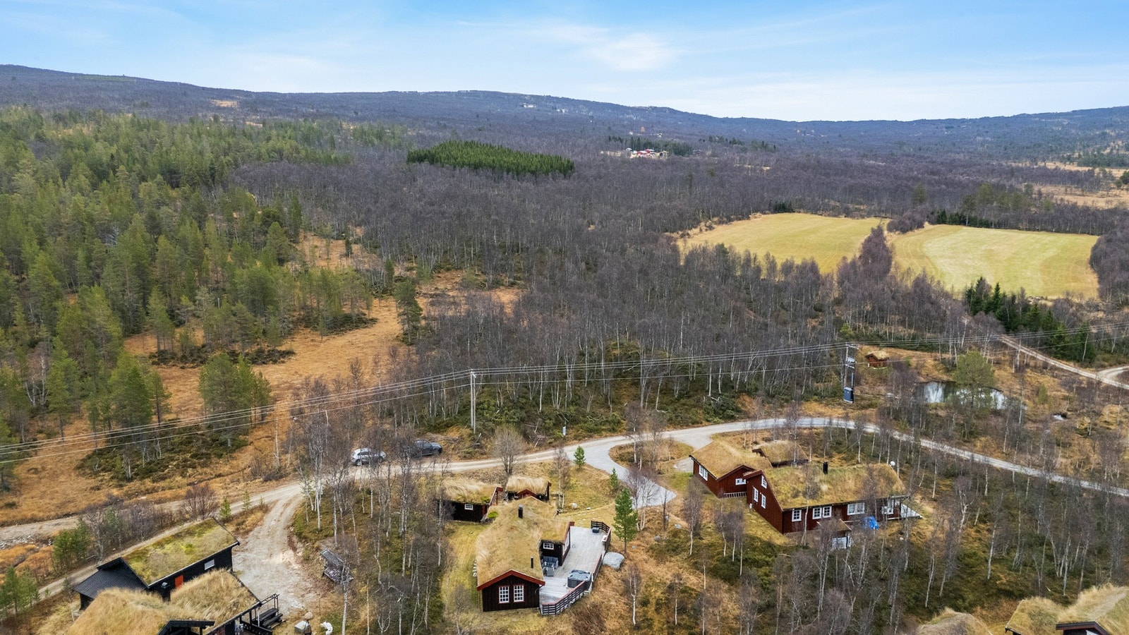 Sommerstid er området velegnet for turer til fots samt til f.eks stisykling og fisking i Glåma. Galleribilde