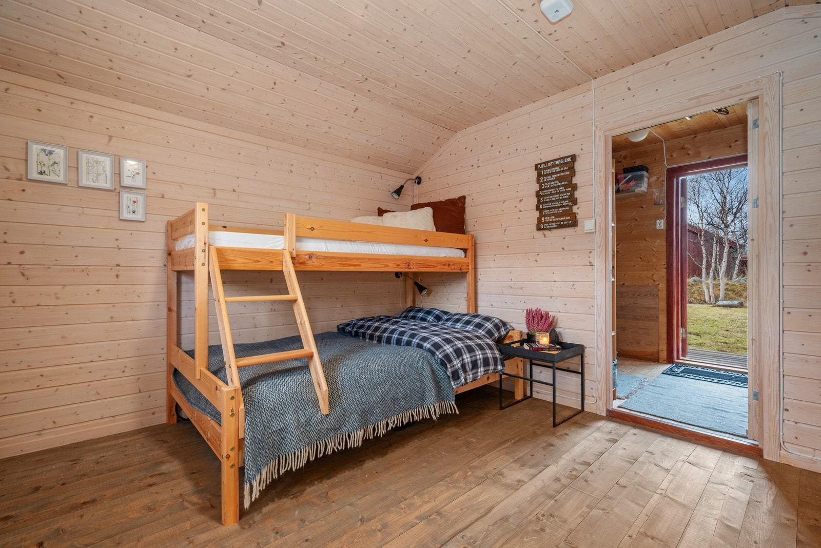 Annekset ble oppført i 2006 og er på ca. 15m². Todelt med bod og oppholdsrom. Galleribilde