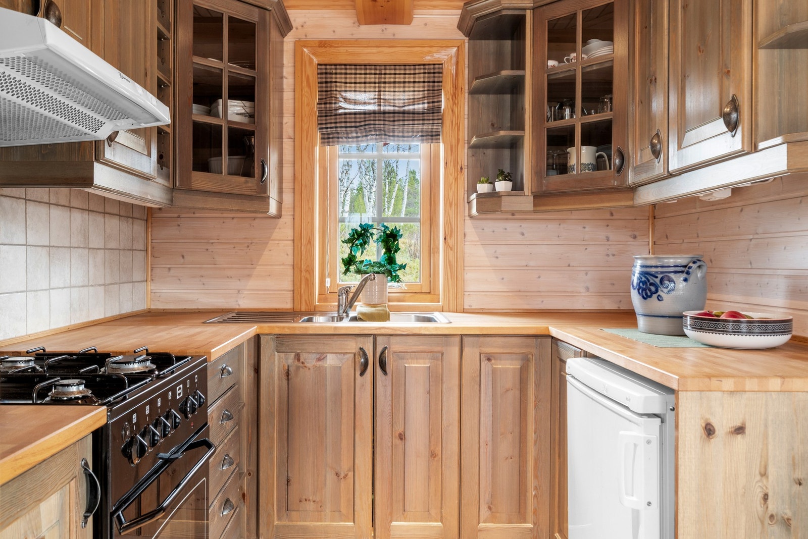 Kjøkkenet fremstår godt velholdt. Galleribilde