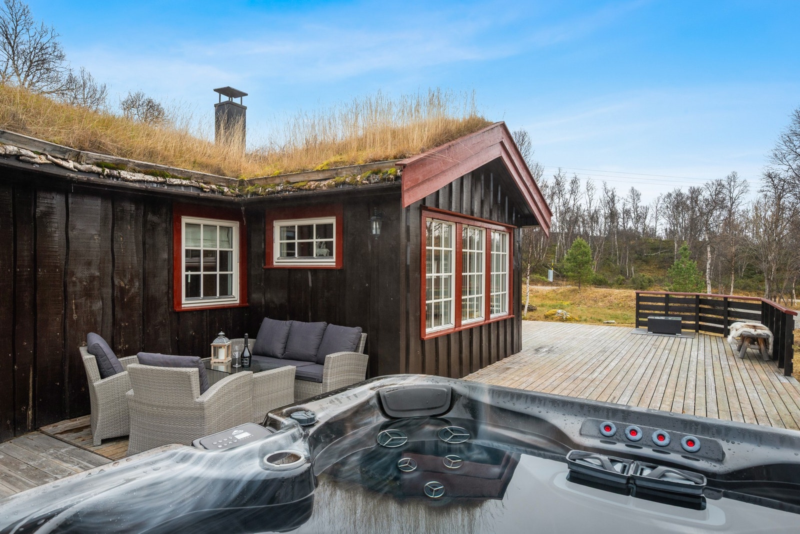 Terrassen gir rom for flere hyggelige soner. Galleribilde