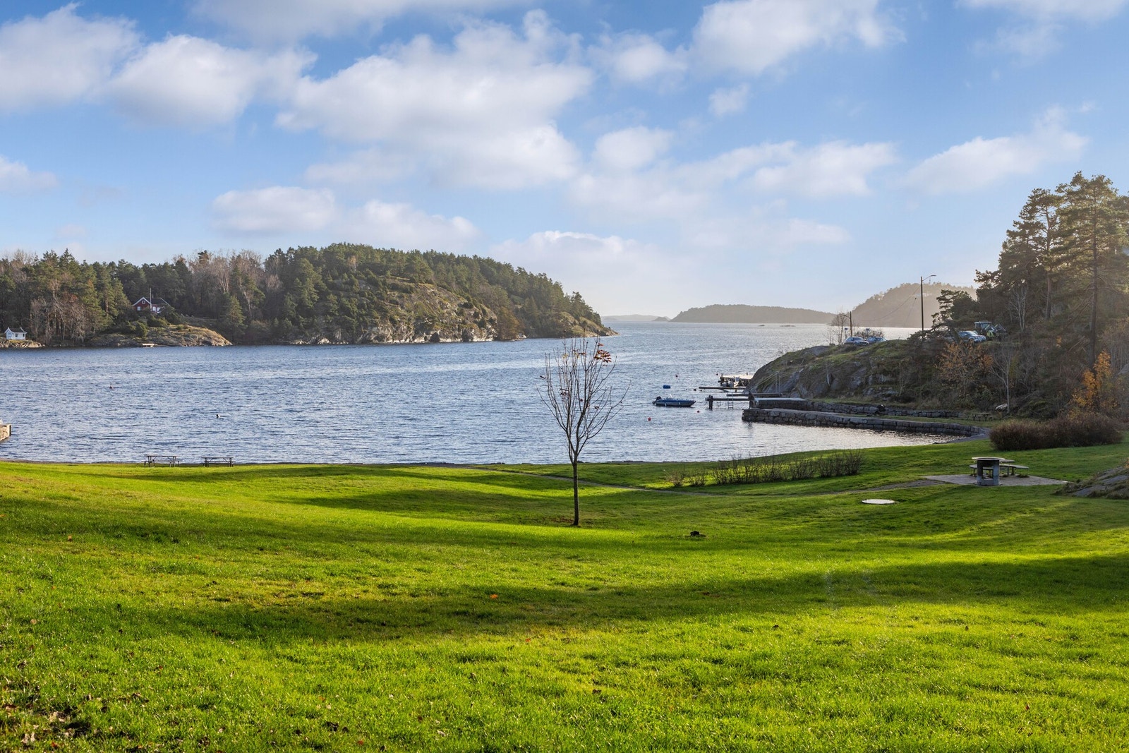 Fra eiendommen er det kort vei til sjøen og populære Torødstranda - perfekt for sommerdager. Galleribilde
