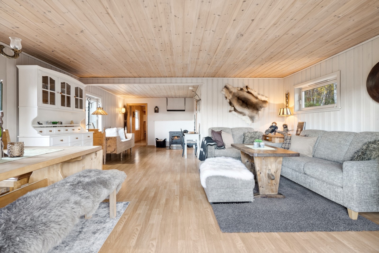 På stuen ble det lagt nye gulv i 2006/7. Galleribilde