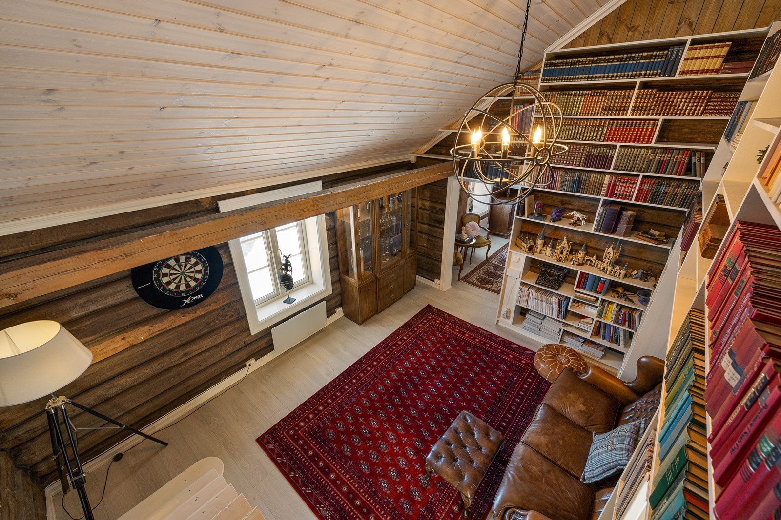 Utsikt over bibliotek fra 3. etasje. Galleribilde