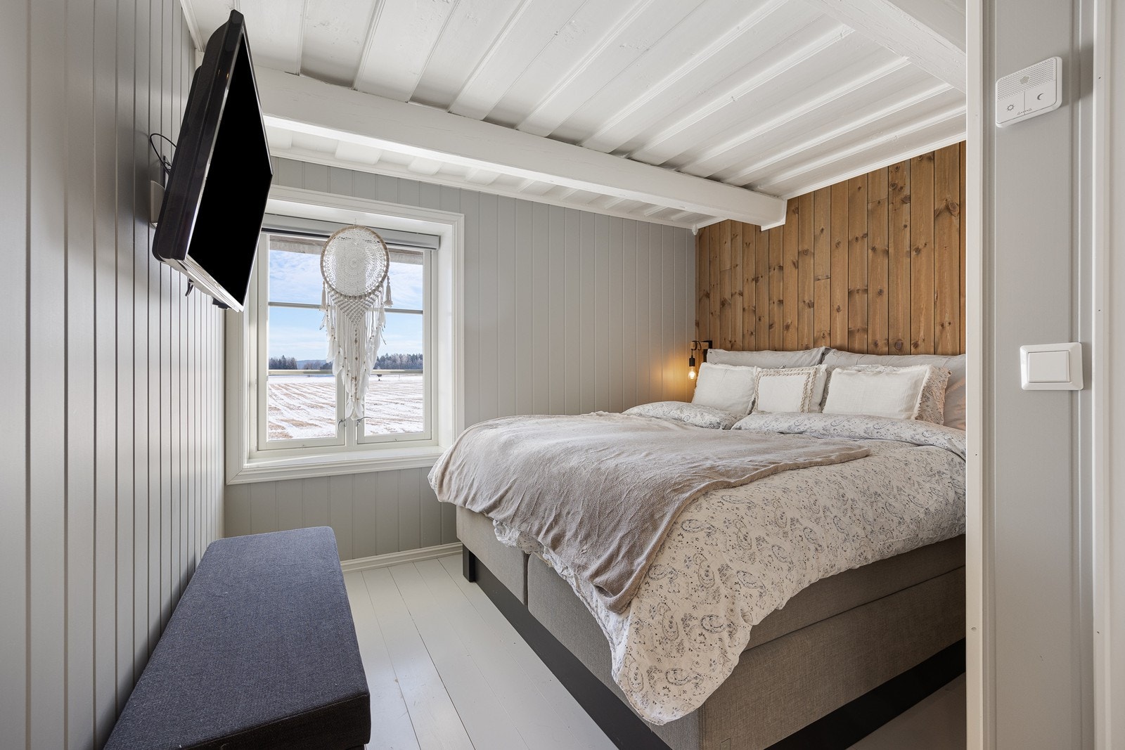 Soverom med walk-in closet. Galleribilde