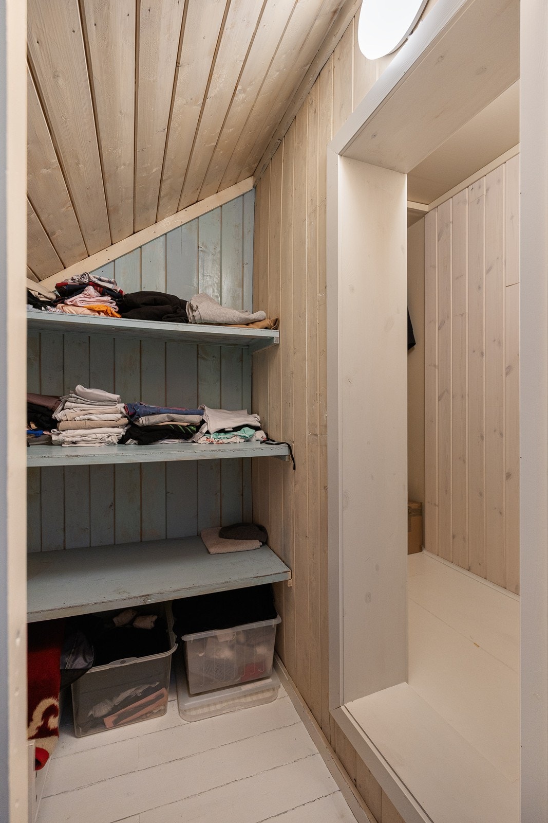 Walk-in closet og kott. Galleribilde