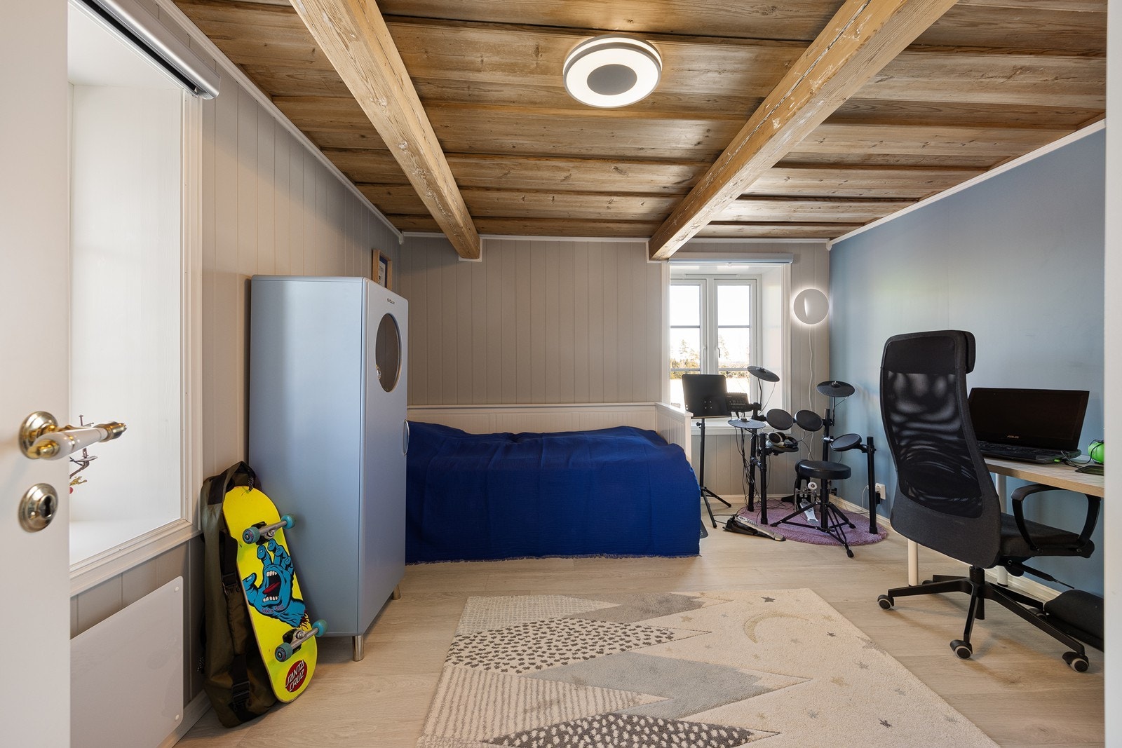 I boligen er det 5 soverom i 2.etasje. Galleribilde