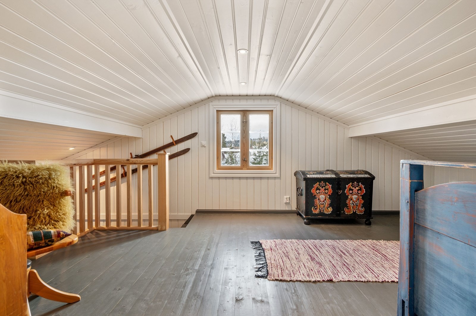 Trapperom med trapp til 1. etasje. Galleribilde