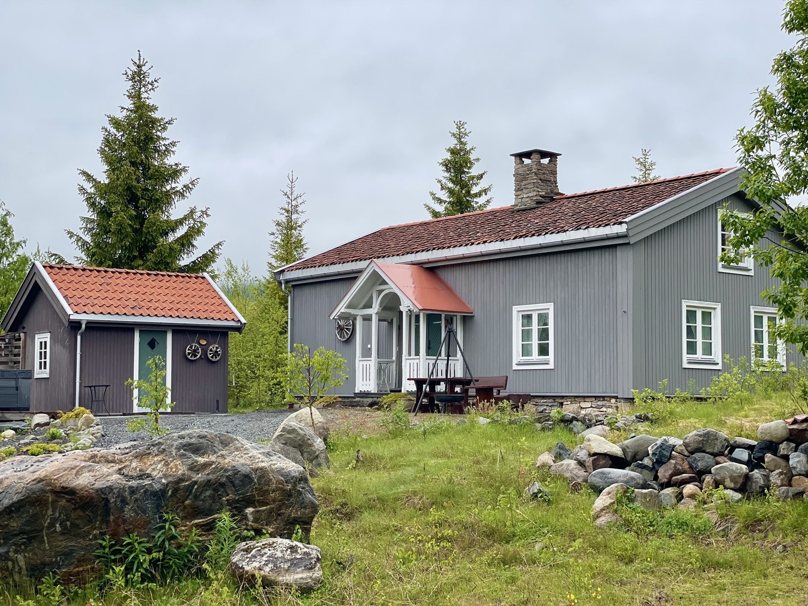 Flotte uteplasser. Platting med spabad. Privat bilde. Galleribilde