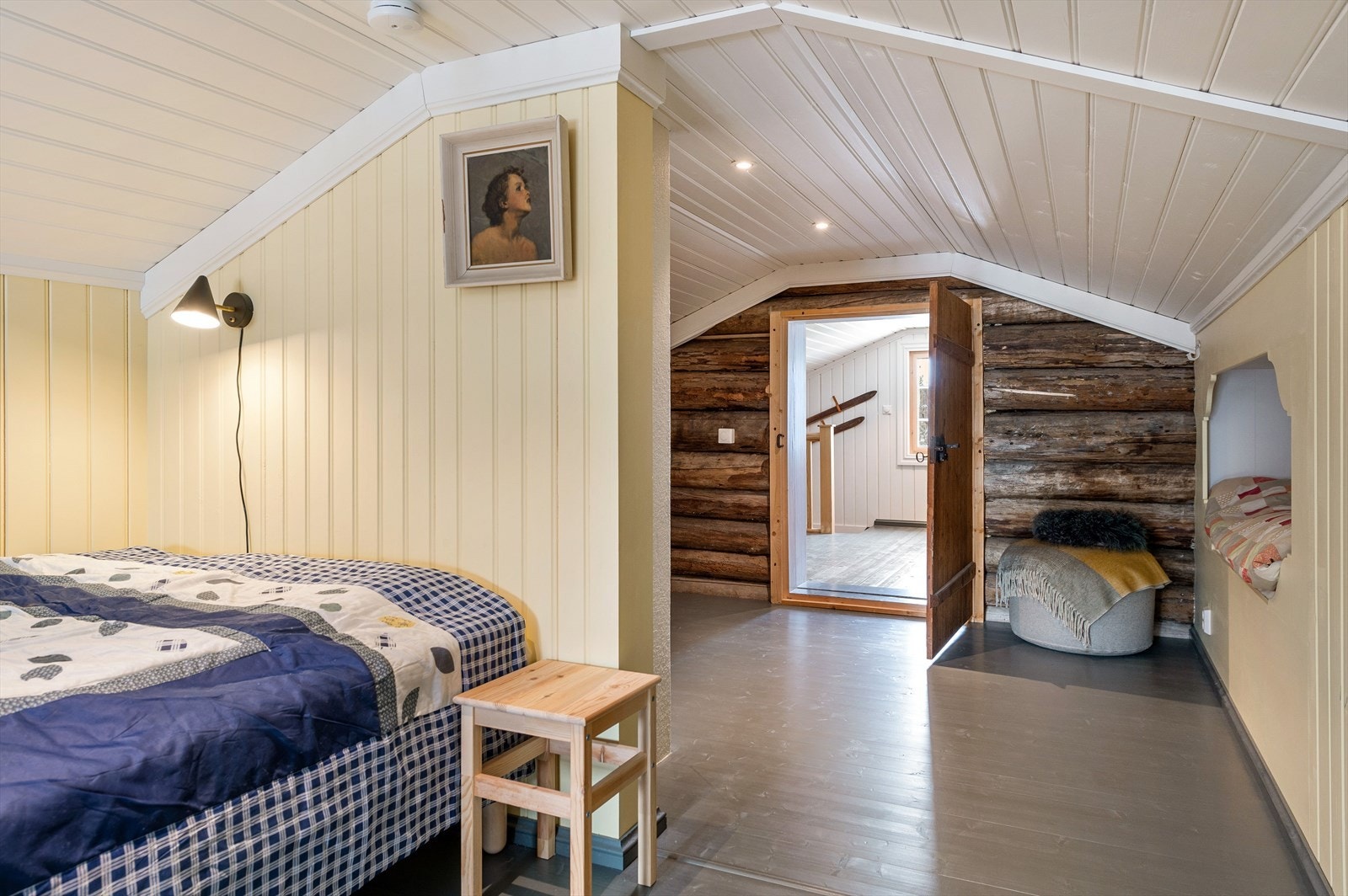 Lyst og pent fargevalg i 2. etasje. Galleribilde