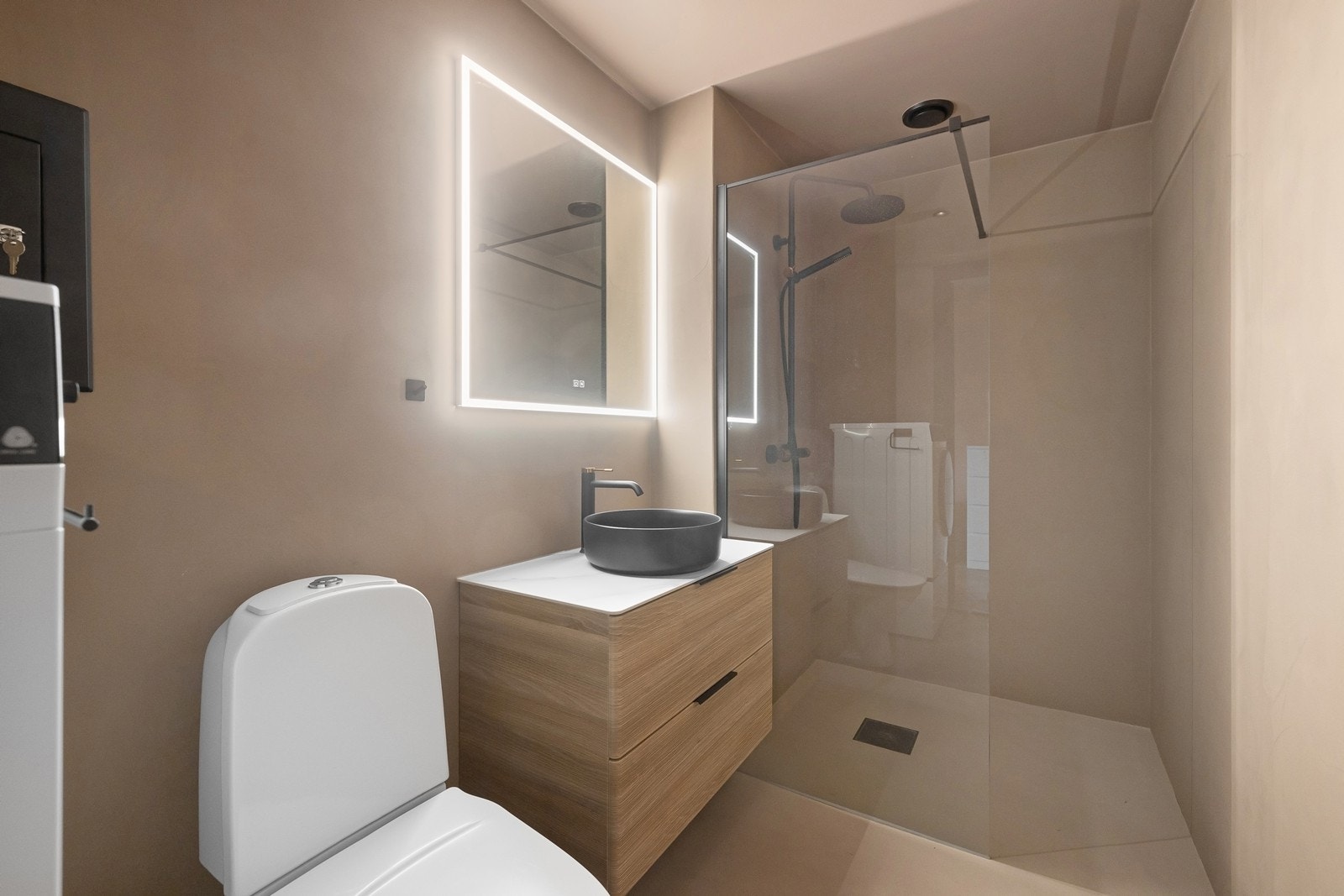 Pent baderom med gulvvarme. Galleribilde