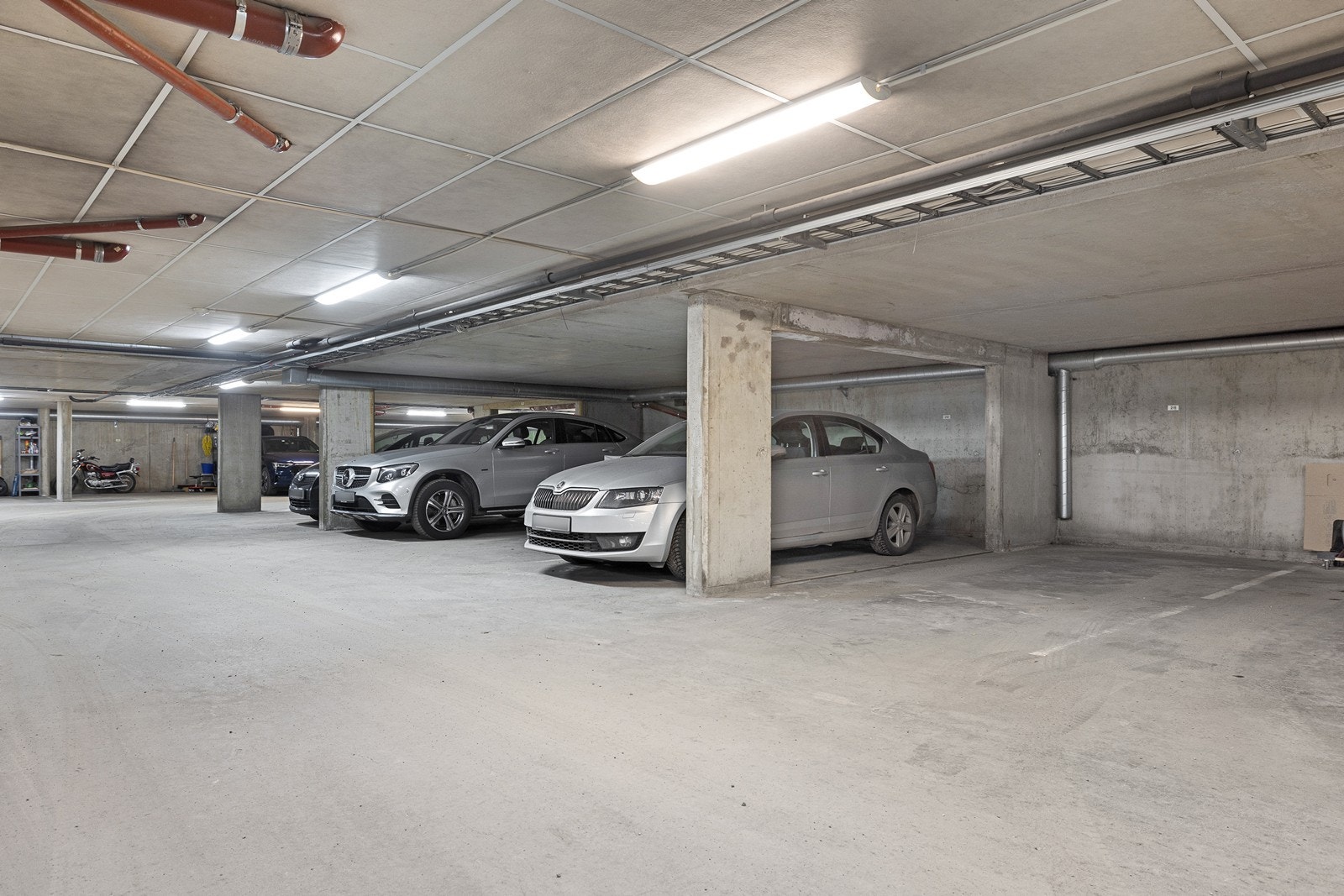 Det medfølger en garasjeplass i kjelleranlegg til leiligheten. Galleribilde