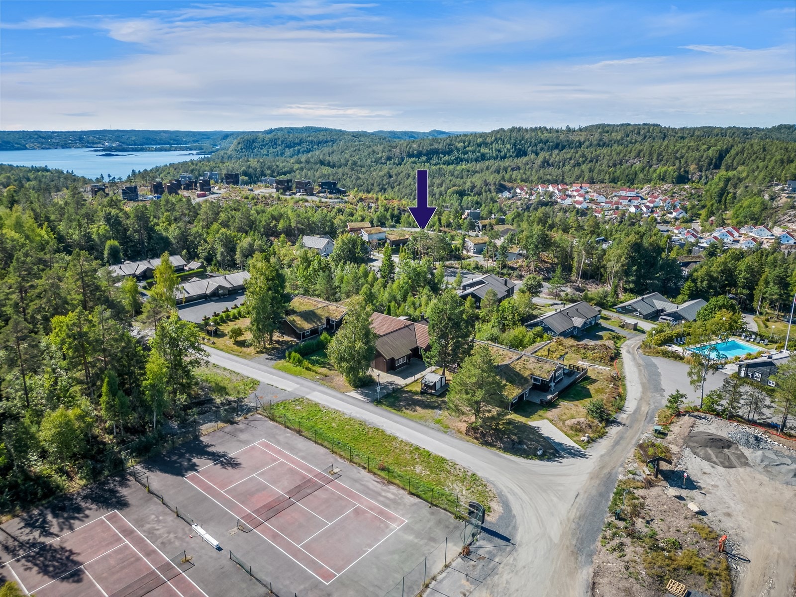 Oversikt over område med hyttens beliggenhet markert Galleribilde