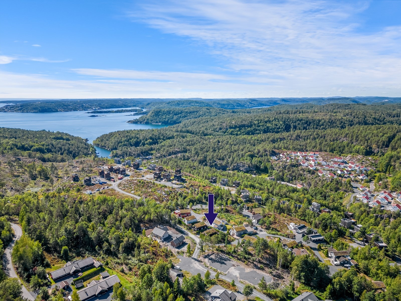 Kort vei til Jegertunet Feriesenter, samt ferjeovergang til Risør sentrum Galleribilde