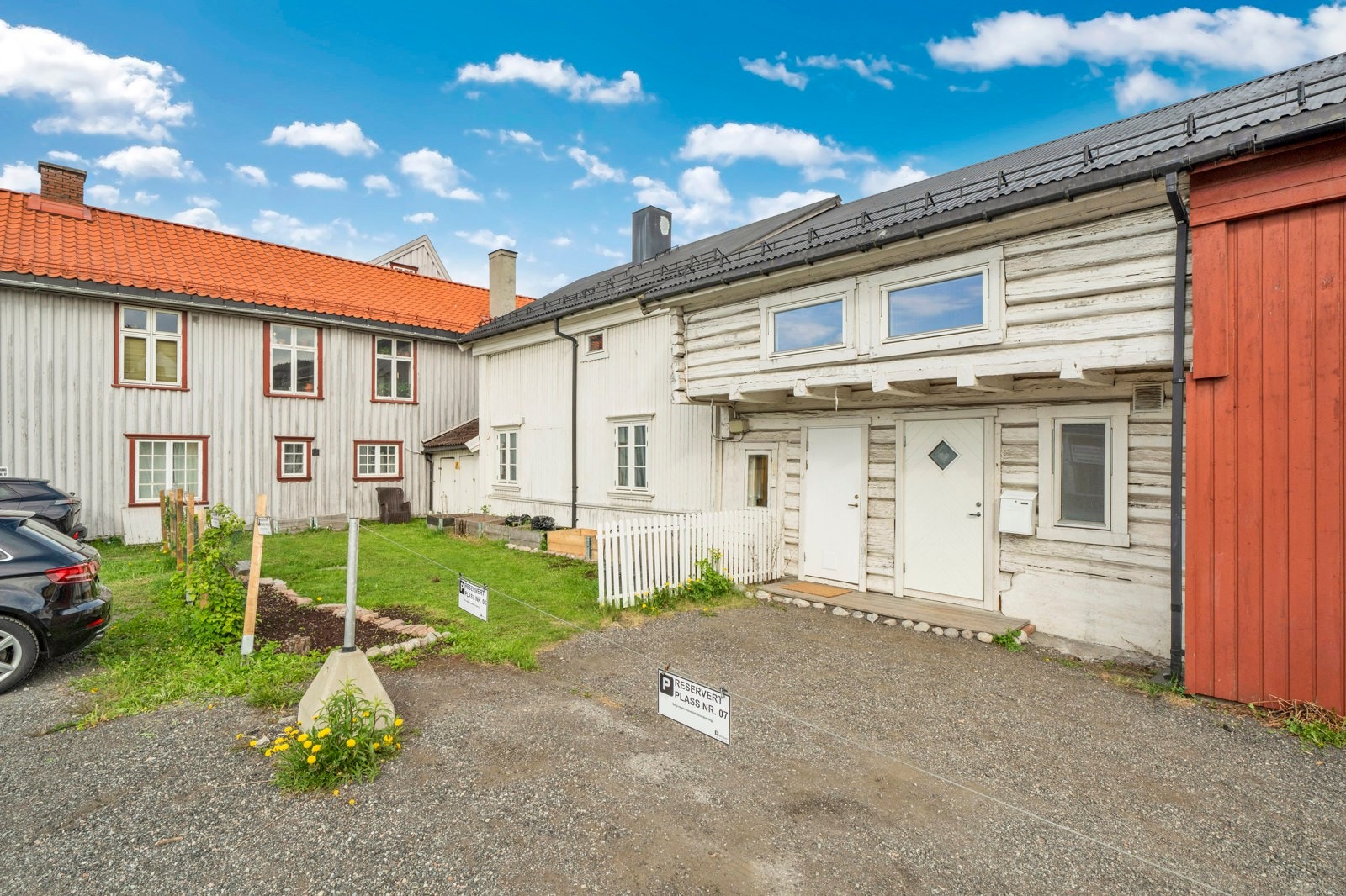 Sjarmerende, ærverdige Bangegården er et viktig kulturminne i et nasjonalt perspektiv og bygningene er fredet Galleribilde