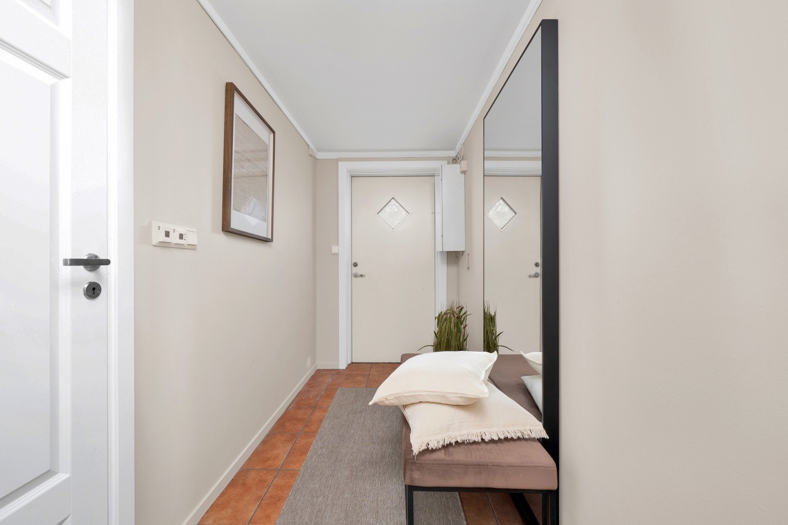 Entré med fliser og gulvvarme Galleribilde