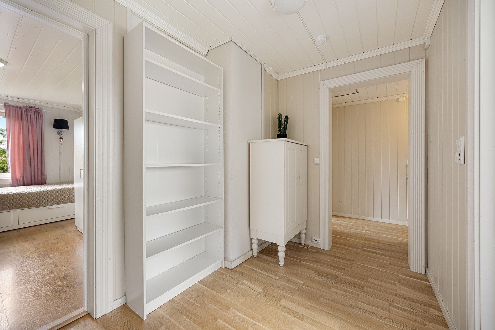 Trapperommet i andre etasje har plass til ulike garderobeløsninger. Galleribilde