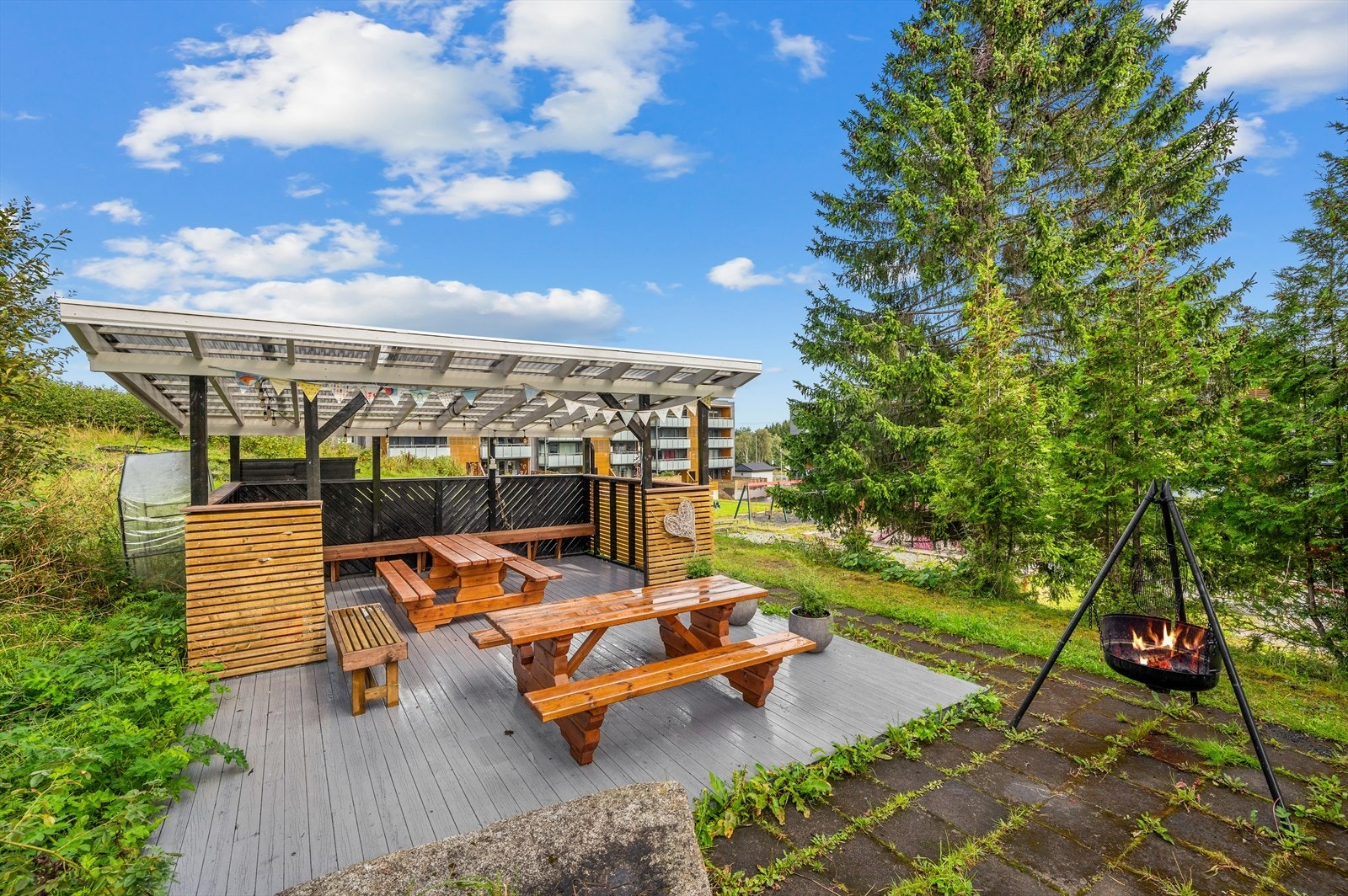 Borettslaget har gjennom de siste årene gjort en omfattende oppgradering av fasade, balkonger samt dører og vindu. Galleribilde