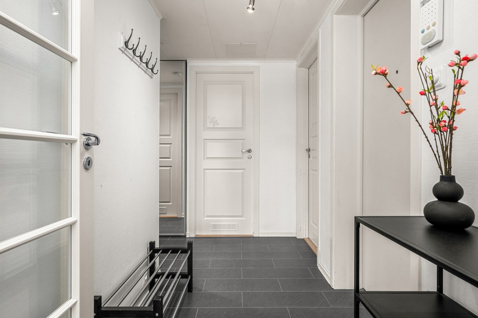 Borettslaget har 60 parkeringsplasser som leies ut etter ansinitet. Galleribilde