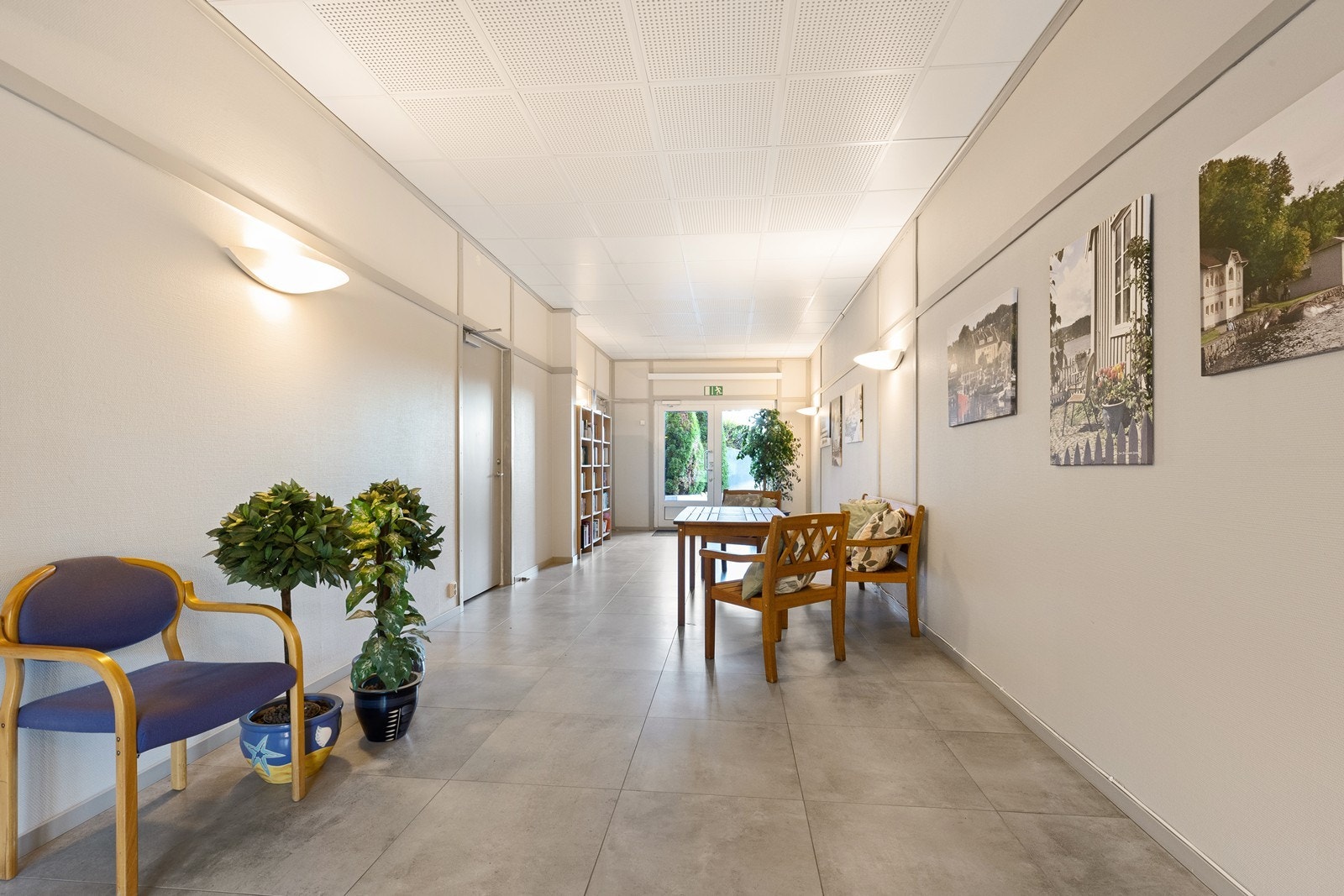 Fellesgang i 1. etasje - Postkasser og boder i denne etasjen. Galleribilde