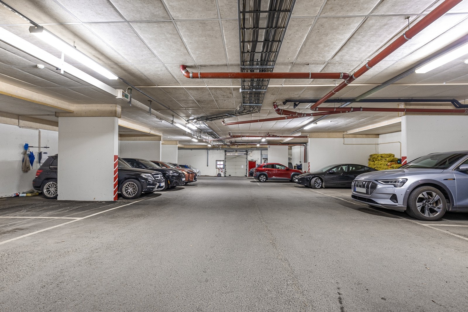 Garasjekjeller med god takhøyde Galleribilde