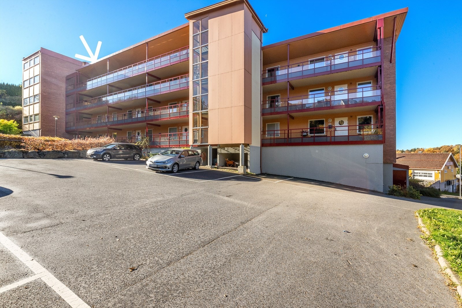 Gjesteparkeringer og adkomst. Galleribilde