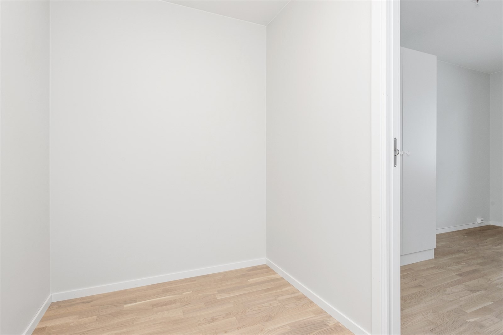 Bod med inngang fra hovedsoverom. (Alle bilder er hentet fra naboleilighet i samme etasje som er identisk.) Galleribilde