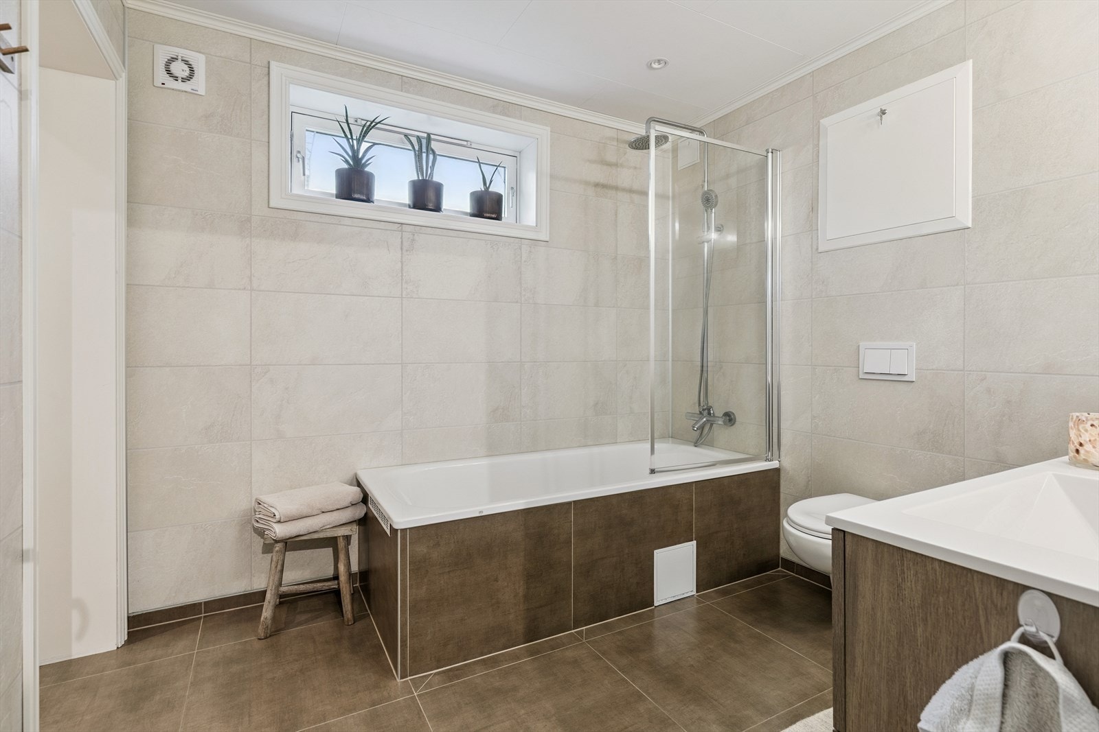 Bad i kjeller ble bygget av fagfolk i 2020. Galleribilde