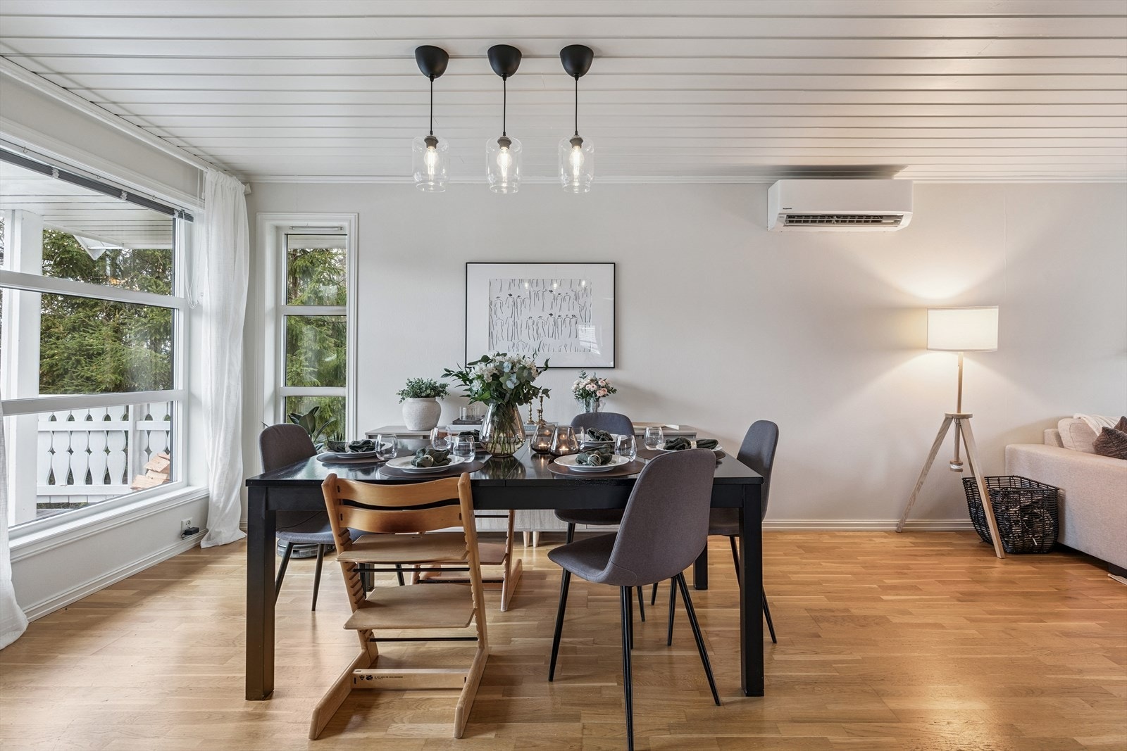 God plass i spisestuen hvor man kan samle familie og venner til et godt måltid. Galleribilde