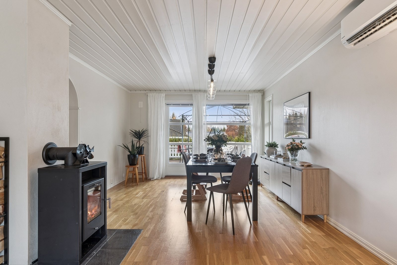 Det er også peisovn som gir god varme. Galleribilde