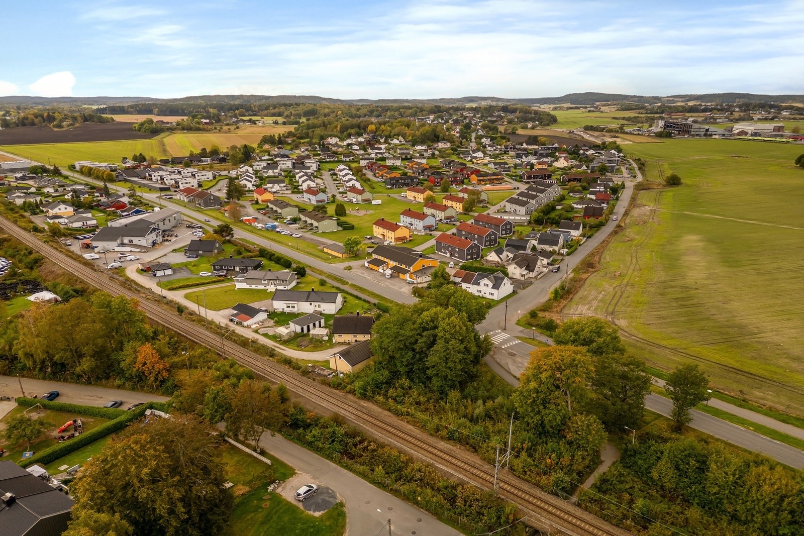 Området har et godt
utbygget gang- og sykkelveinett, og det er kort vei til tur- og friluftsområder. Galleribilde
