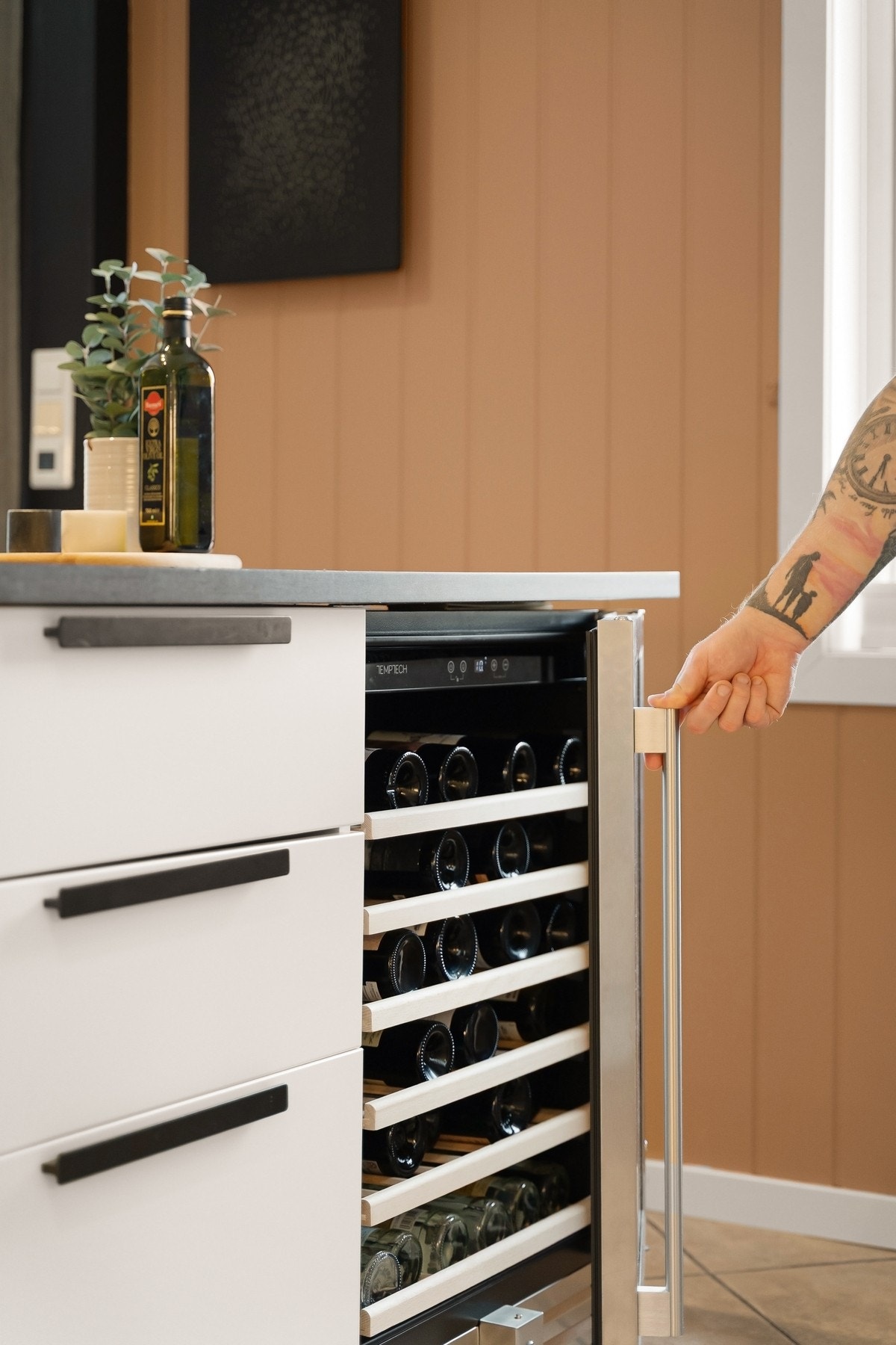 Vinskap. Galleribilde