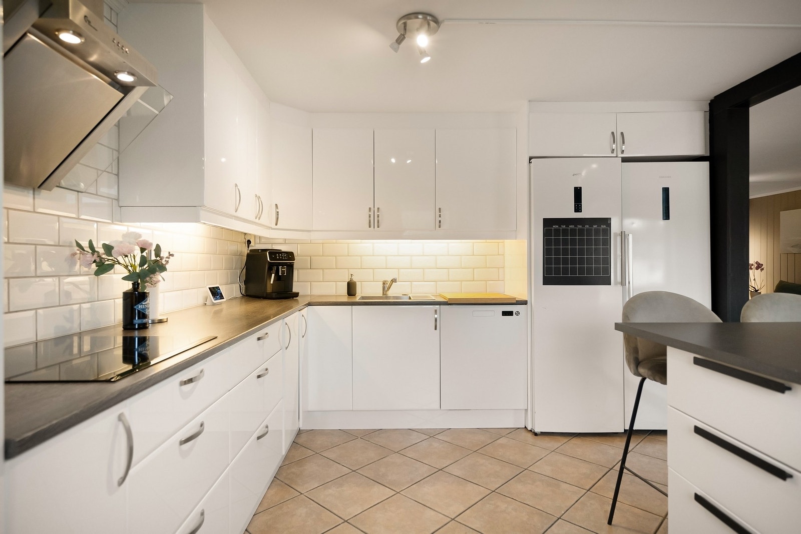 Fliser mellom over- og underskap. Galleribilde