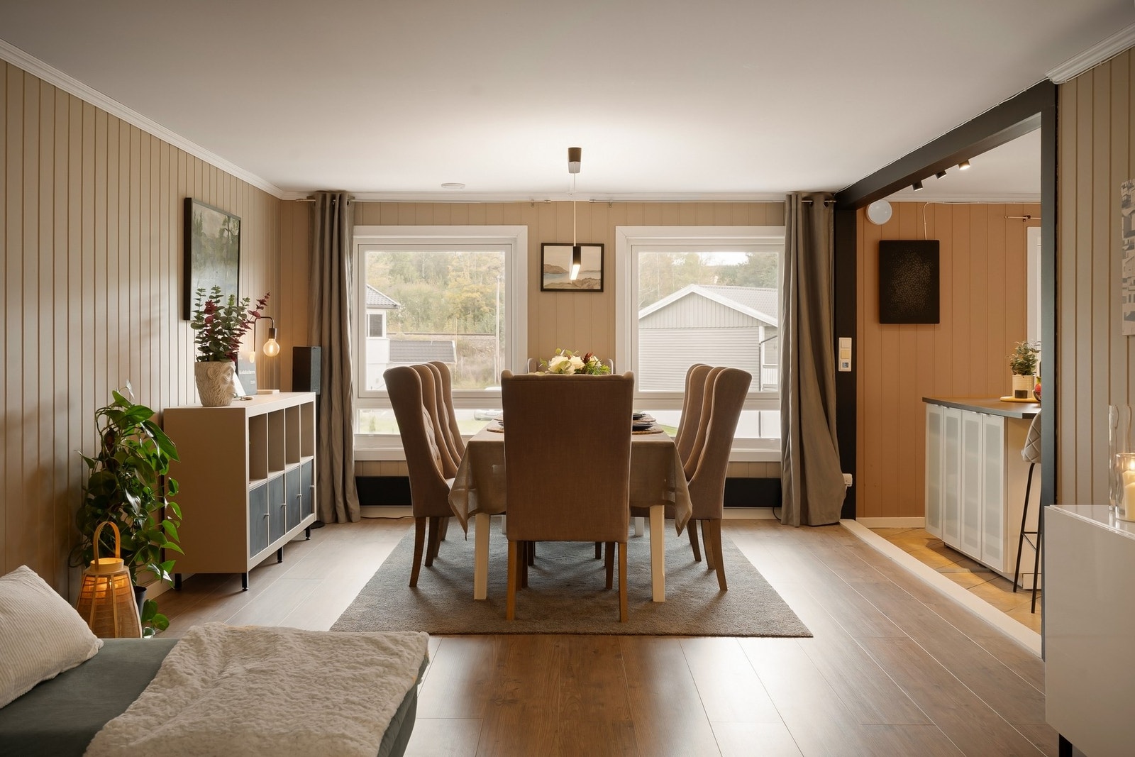 Leiligheten varmes opp via elektriske varmekabler og panelovner. Galleribilde