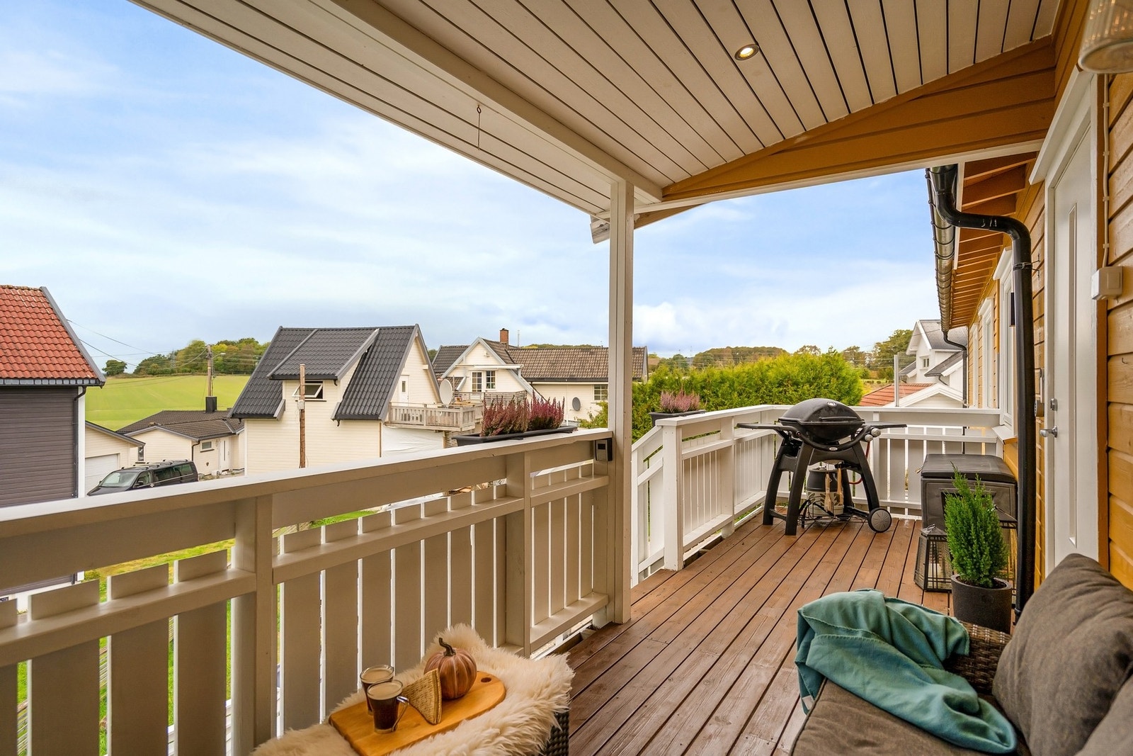 Hyggelig og overbygd uteplass. Galleribilde