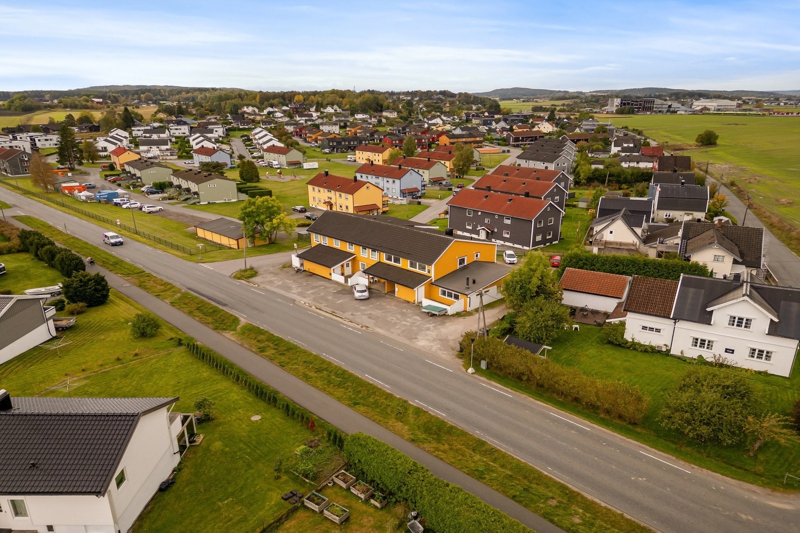 Det er gangavstand til skole, barnehage, dagligvarebutikk og kollektivtransport. Galleribilde