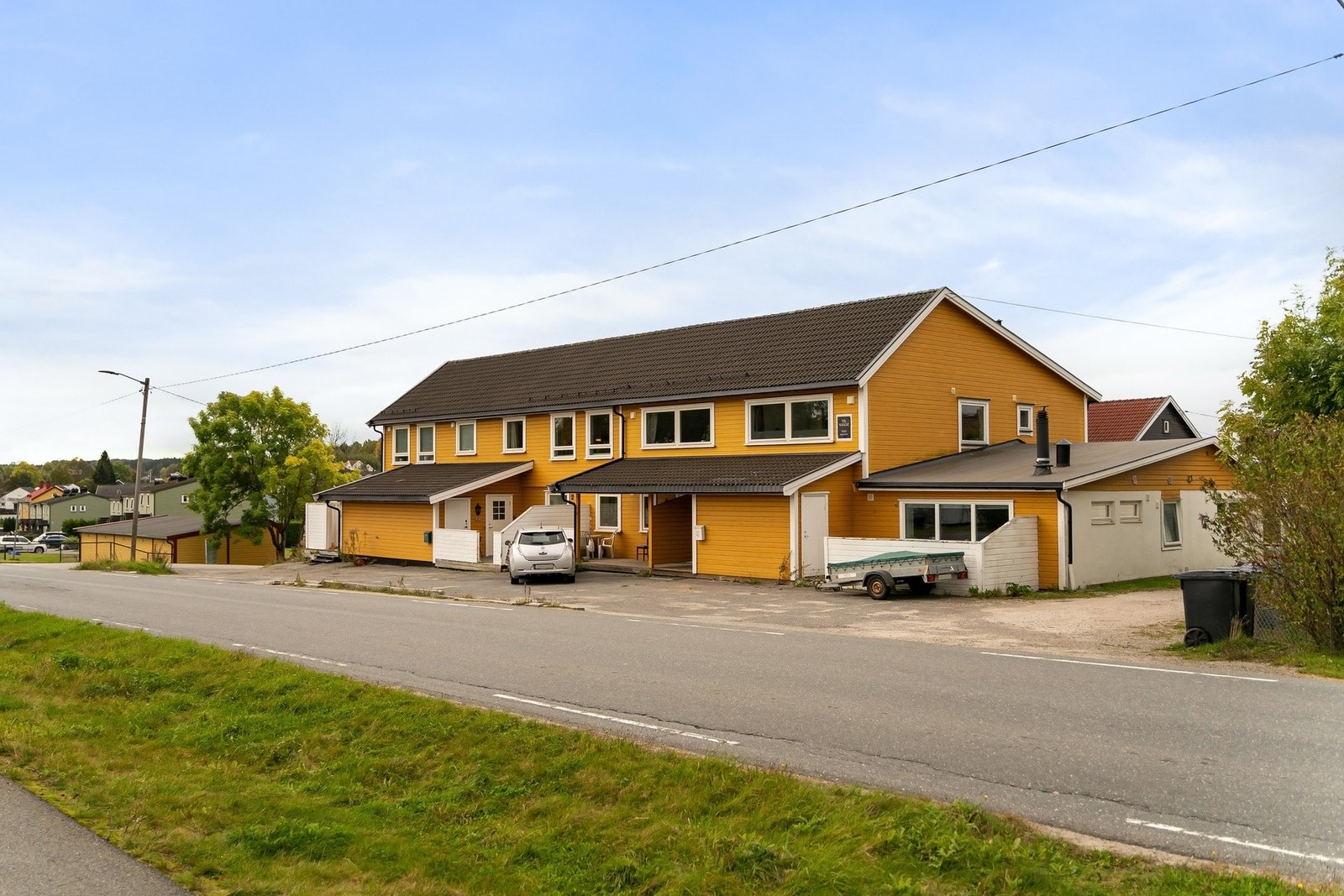 Leiligheten er tilknyttet Haugeveien II Borettslag som er et frittstående borettslag beliggende sentralt på Bede. Galleribilde