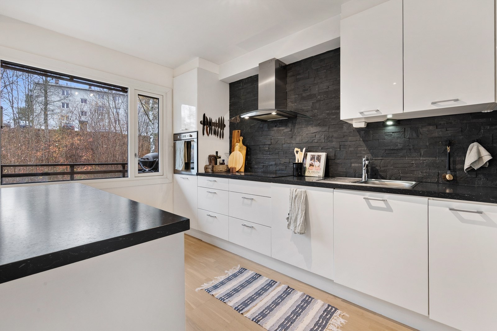 Leiligheten holder en gjennomgående god standard Galleribilde