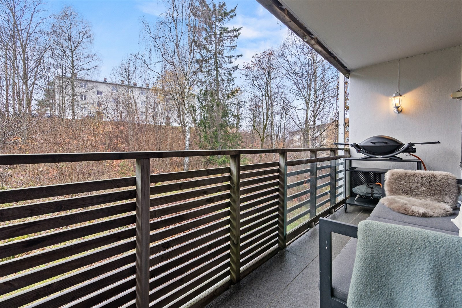 Boligen har en tilbaketrukket og usjenert beliggenhet Galleribilde