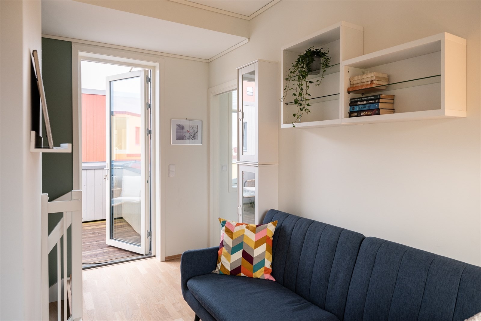 Fra loftstua er det direkte utgang til takterrasse på 5m². Galleribilde