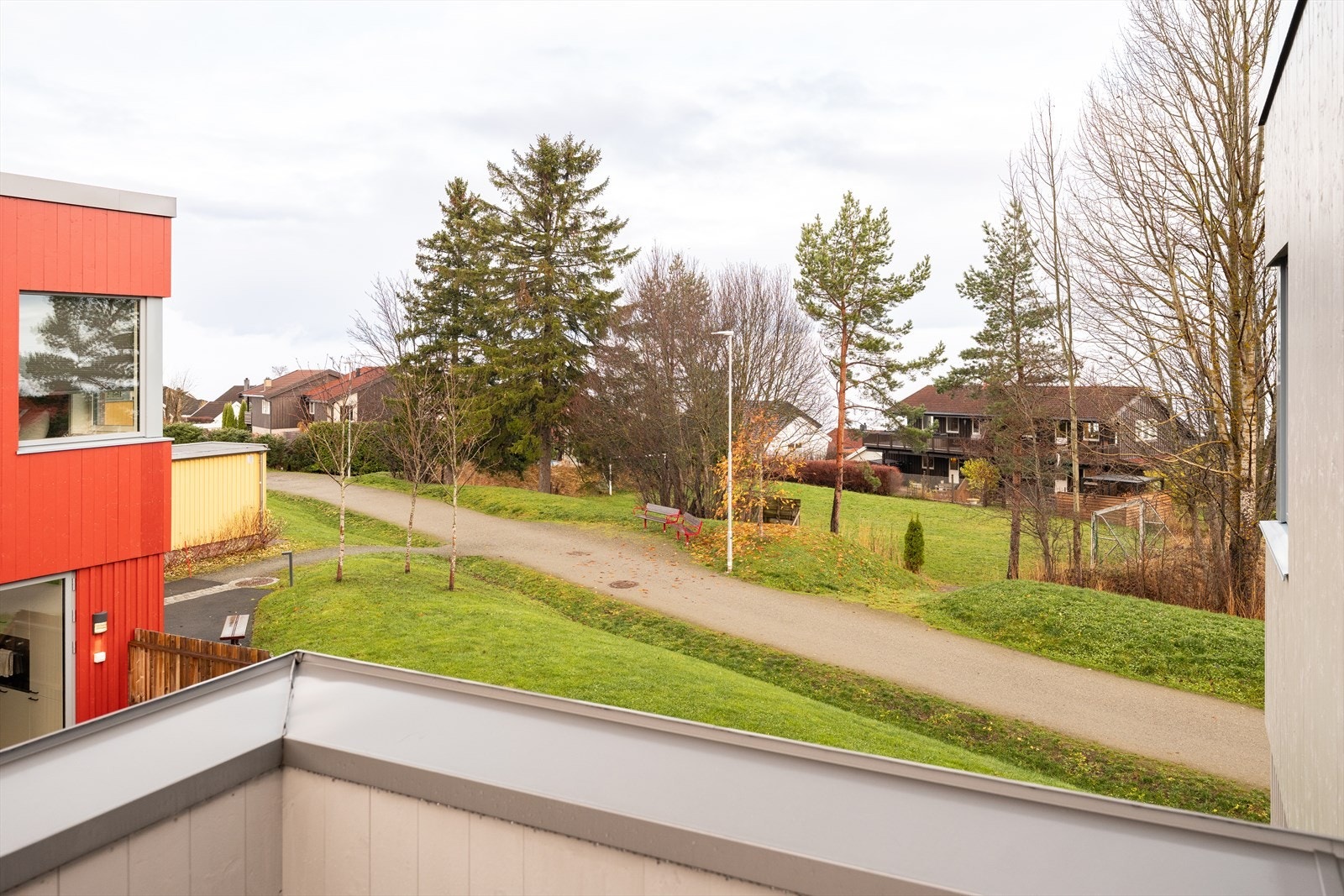 Fra terrassen har man utsikt mot Trondheimsfjorden på solværsdager. Galleribilde
