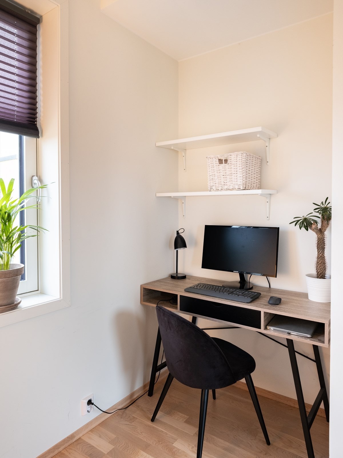 Rommet et godt egnet for å etablere en hjemmekontorløsning. Galleribilde