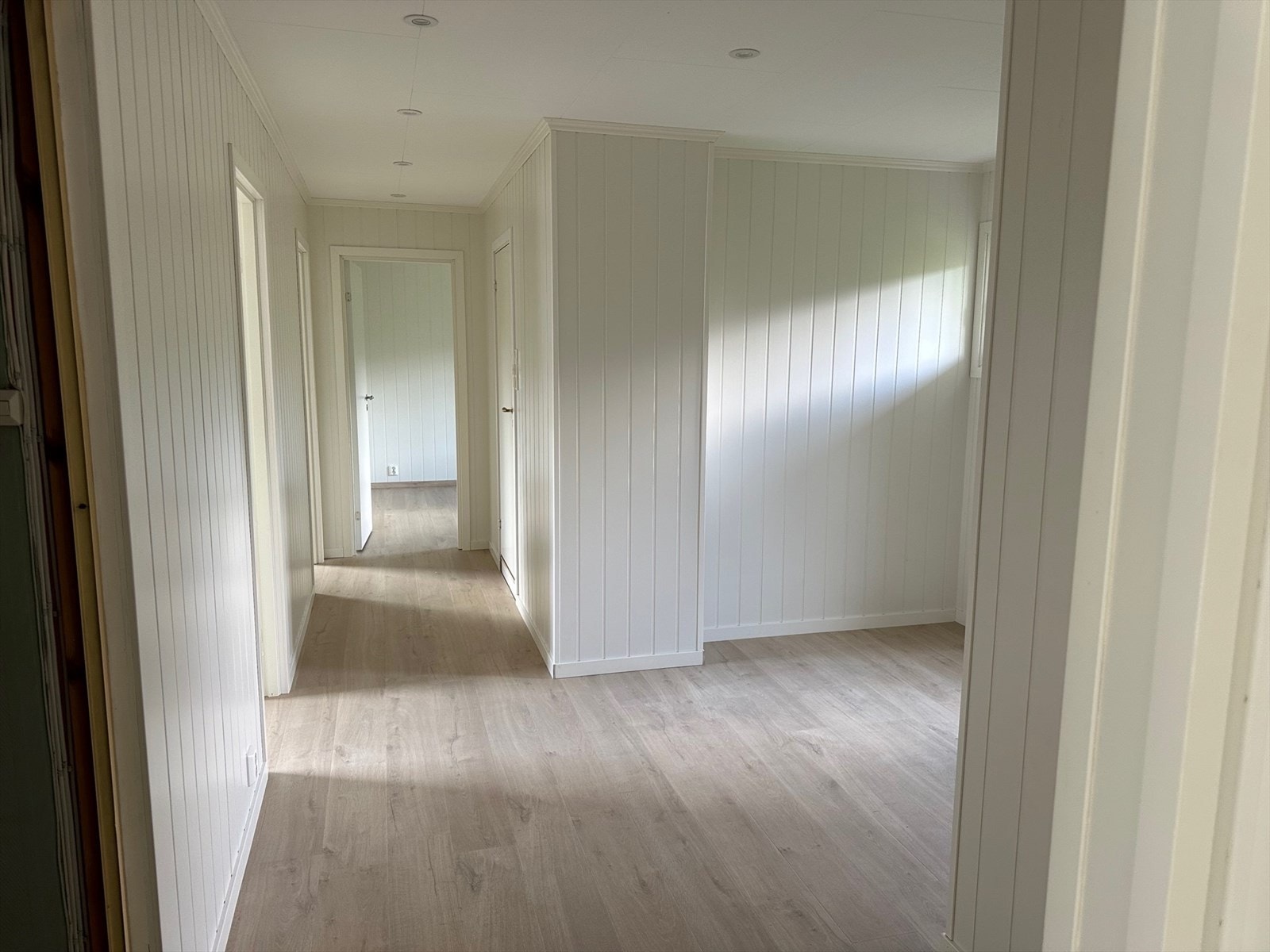 Oppusset gang / hall. Galleribilde