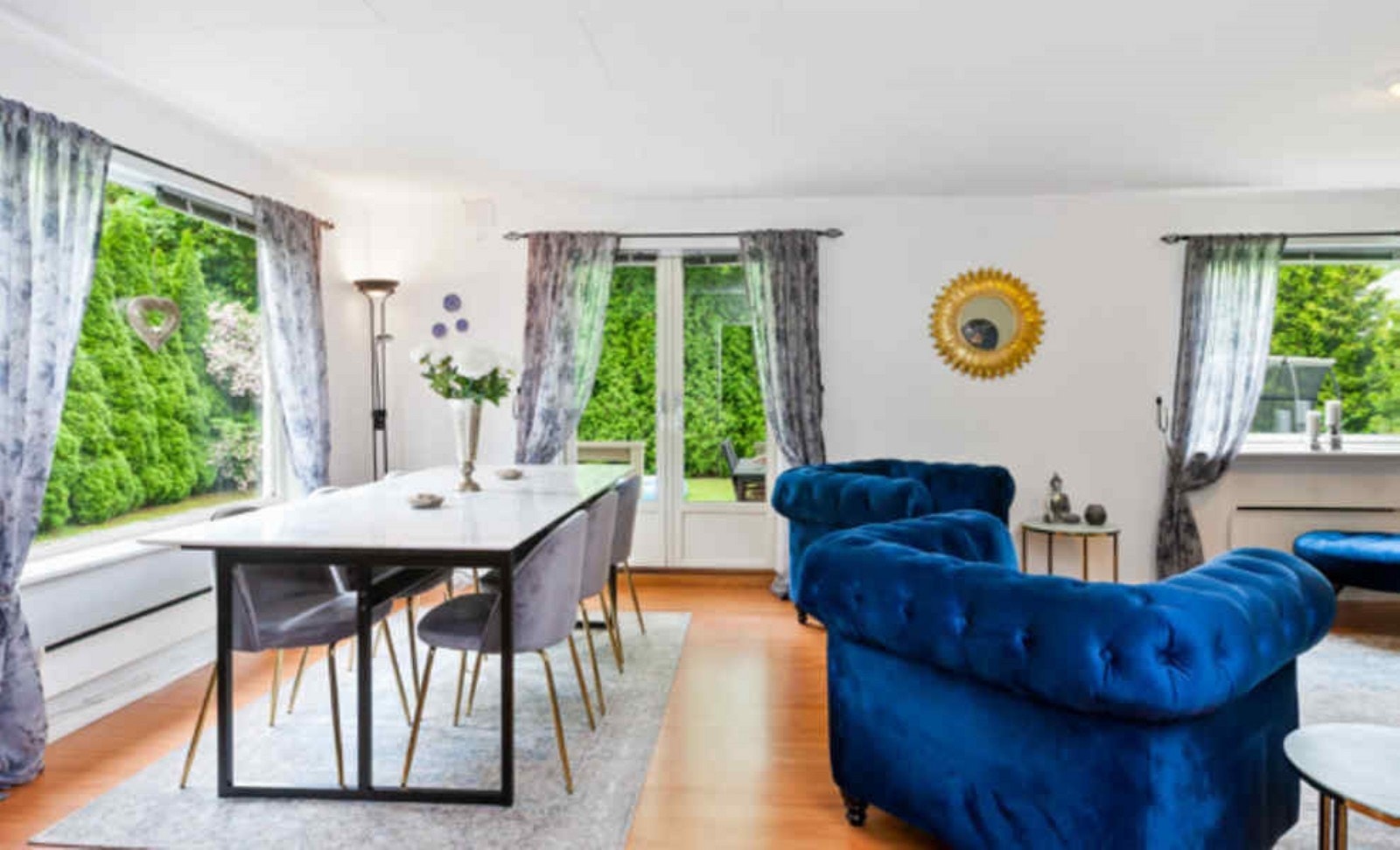 Spisestue - Utgang til terrasse og hage Galleribilde