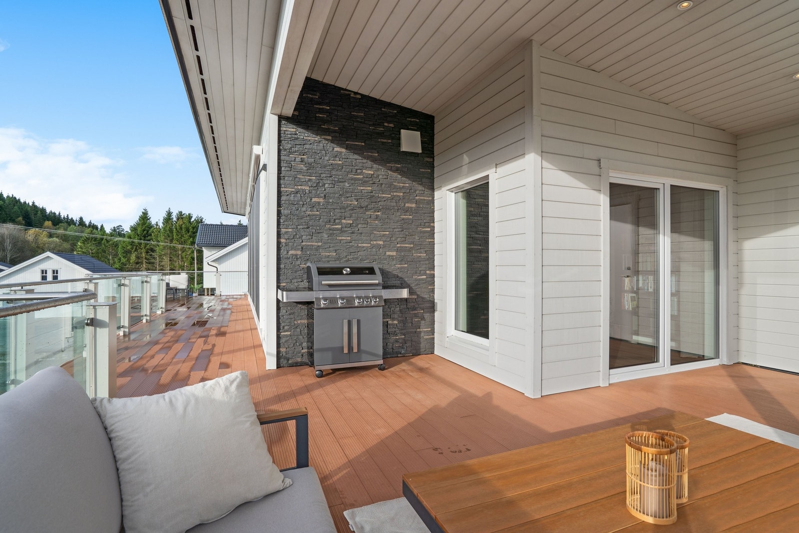 Veranda med flere sittesoner Galleribilde