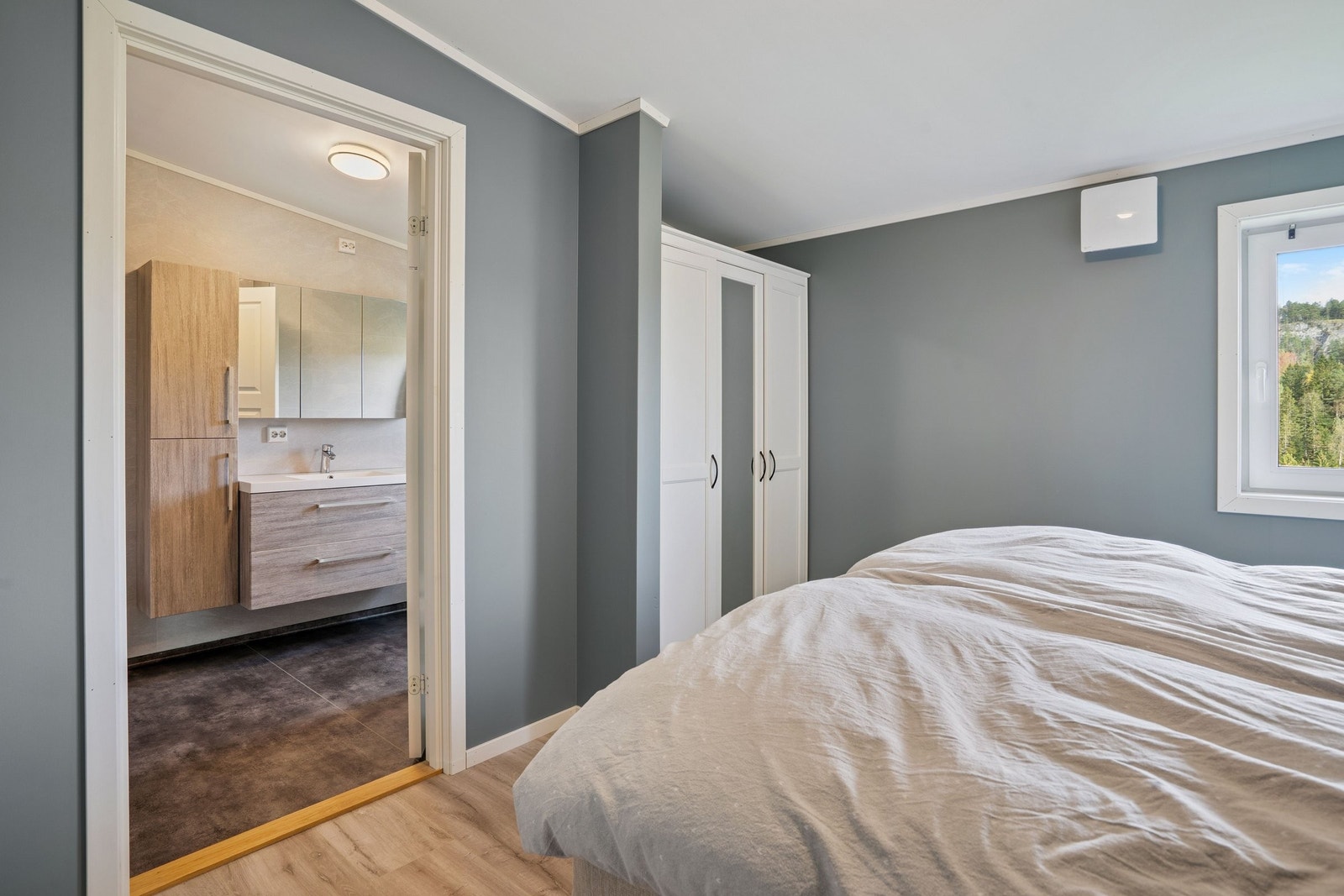 Direkte inngang til bad fra soverom i 2.etg Galleribilde