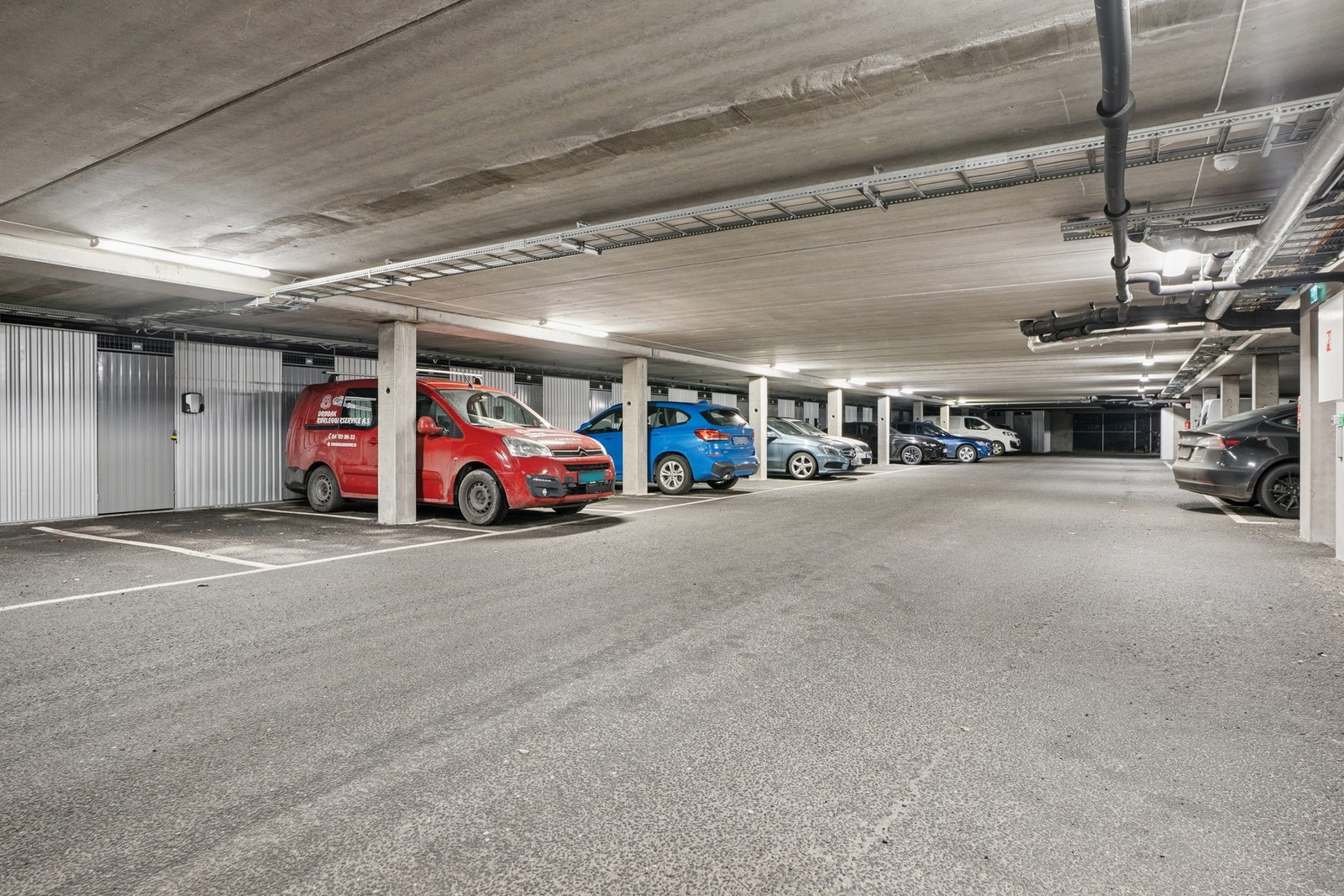 Parkering i felles garasjekjeller. Galleribilde