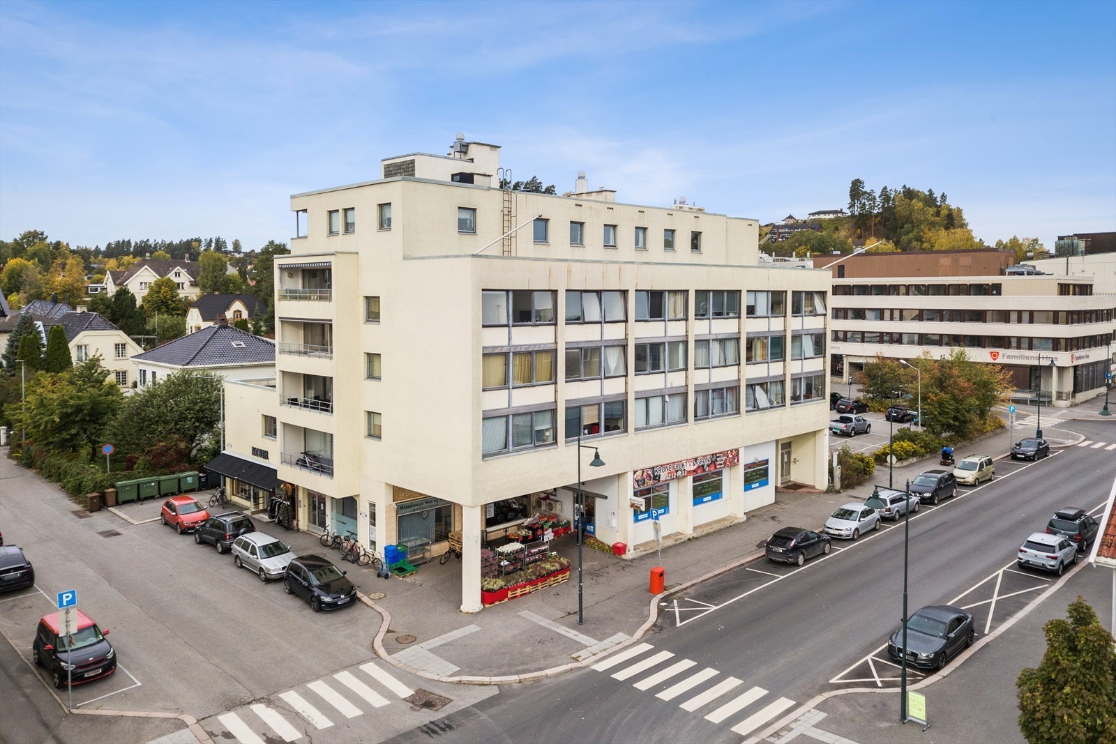 Her får du en sørvendt og romslig 2-roms eierleilighet med balkong. Solrikt! Galleribilde