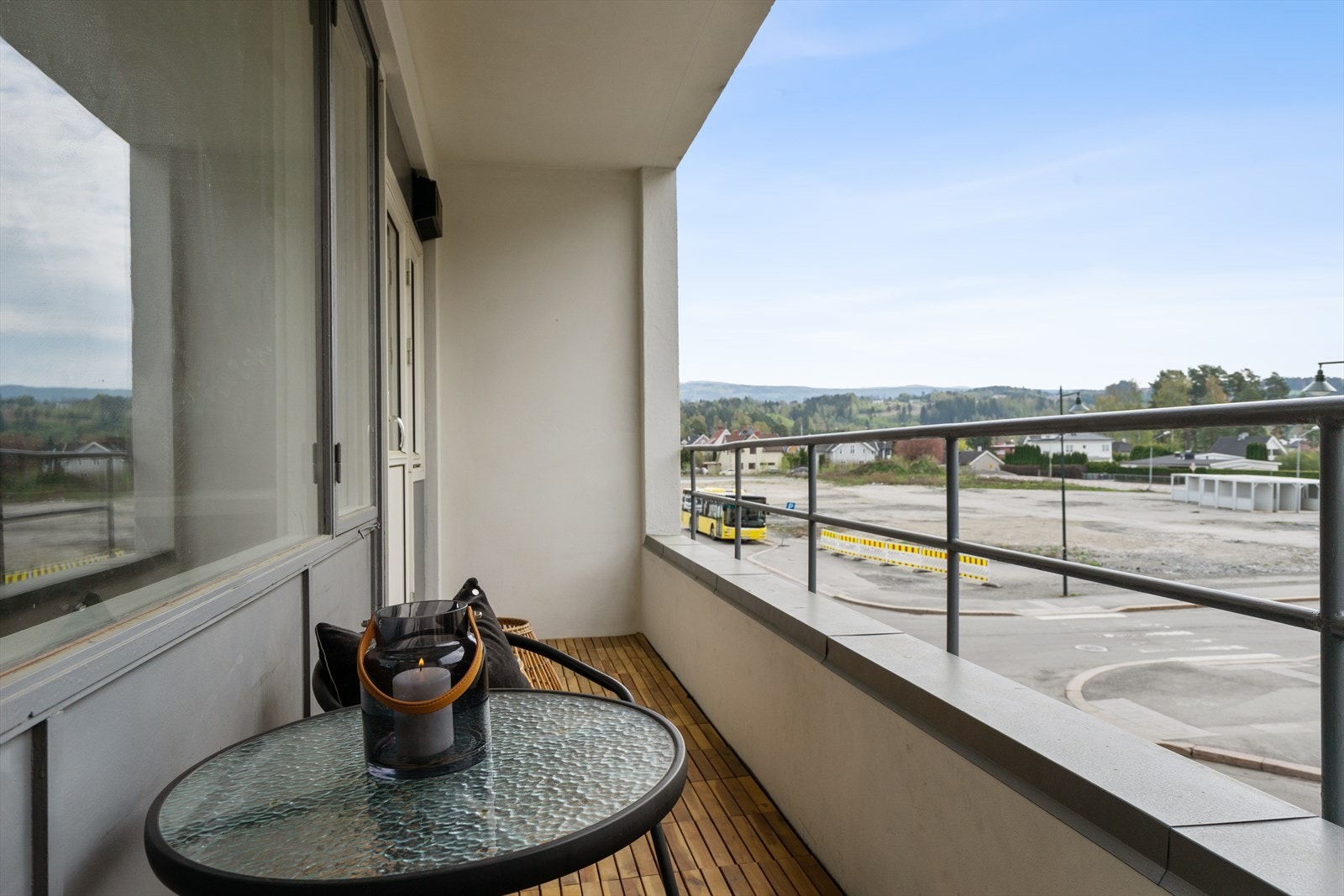 Fra stue/kjøkken er det utgang til sørvendt balkong. Galleribilde