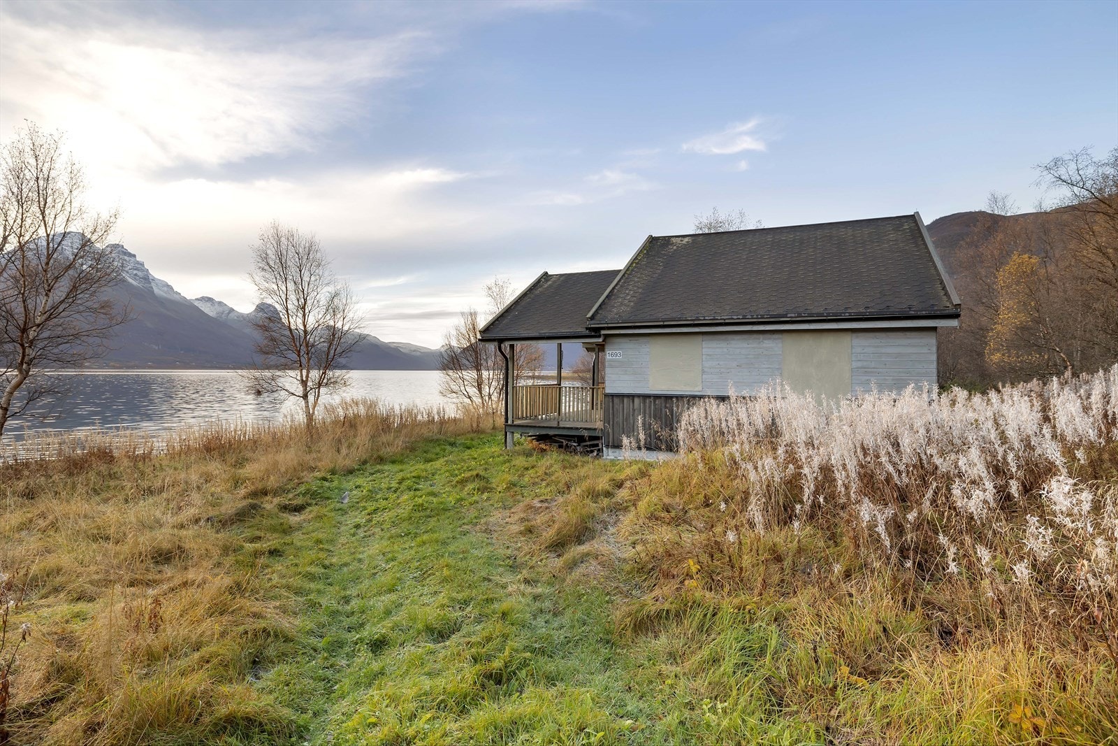 Naturlig vei ned til hytta (Ikke gruslagt) Galleribilde