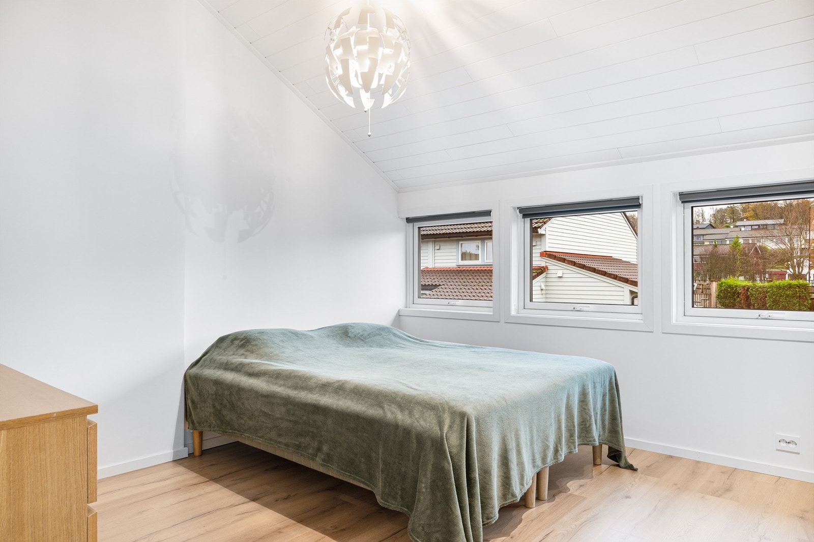 Stort hovedsoverom med egen hemsløsning. Galleribilde